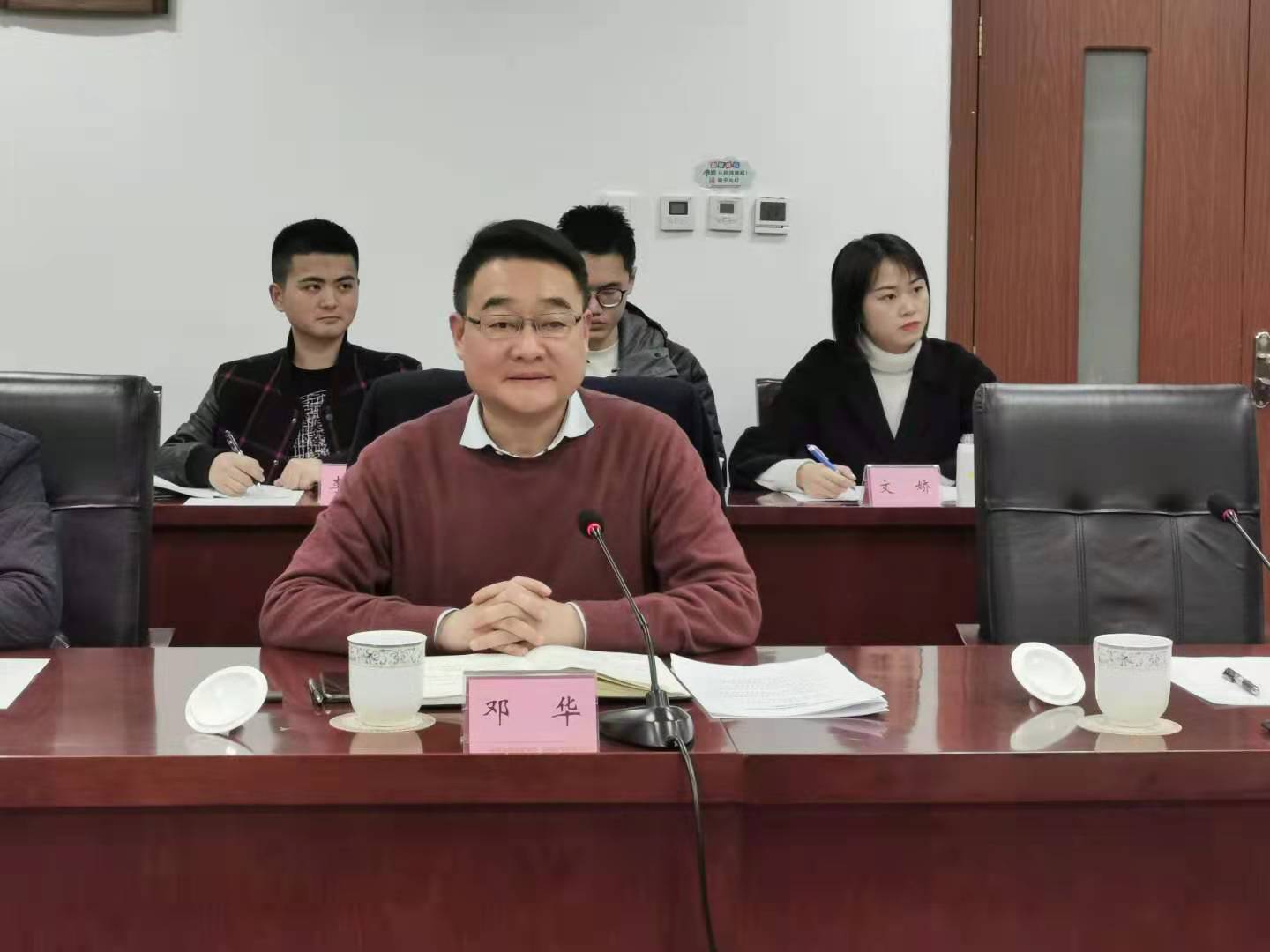 “省、市、縣三級(jí)聯(lián)動(dòng)，多方齊力推動(dòng)達(dá)州苧麻產(chǎn)業(yè)發(fā)展”。