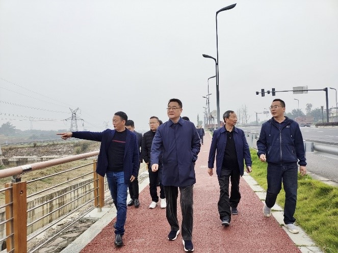 集團(tuán)公司黨委書記、董事長鄧華一行前往青白江現(xiàn)代種業(yè)園區(qū)等調(diào)研