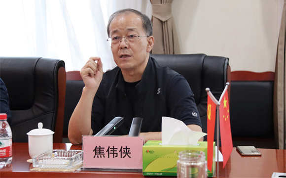 四川省委省政府決策咨詢委員會、西財(cái)智庫領(lǐng)導(dǎo)專家蒞臨四川棉麻集團(tuán)指導(dǎo)工作