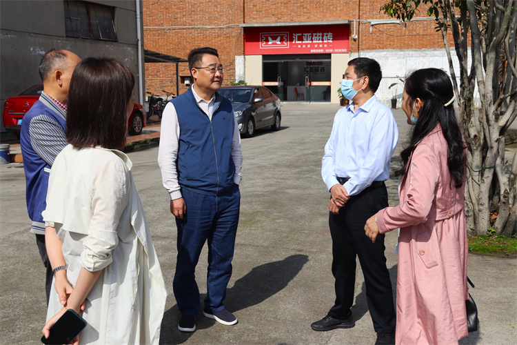 四川省供銷社黨組成員、機關(guān)黨委書記李先明帶隊開展節(jié)前安全生產(chǎn)督查工作