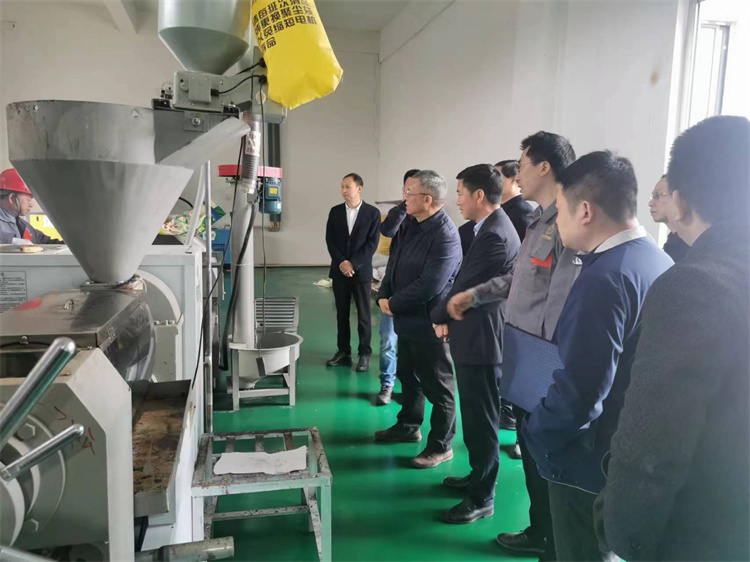 供銷(xiāo)社黨組副書(shū)記、監(jiān)事會(huì)主任張強(qiáng)一行到四川供銷(xiāo)西南冷鏈物流基地調(diào)研