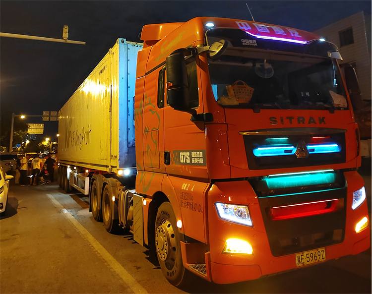 今年首單！四川供銷果蔬產(chǎn)業(yè)發(fā)展有限公司順利完成54噸進(jìn)口榴蓮業(yè)務(wù)