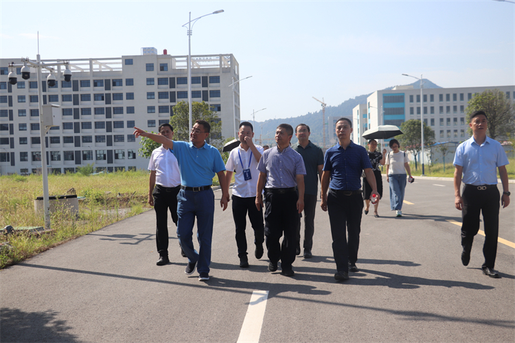 四川省供銷社黨組成員、理事會(huì)副主任任建平一行到四川供銷西南冷鏈物流（達(dá)州）基地調(diào)研