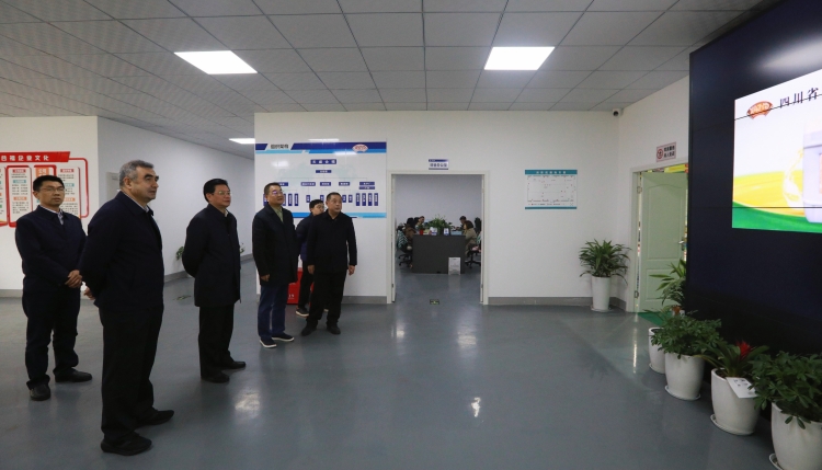 中華全國(guó)供銷合作總社常務(wù)理事、經(jīng)濟(jì)發(fā)展與改革部部長(zhǎng)阿地力?吾布力到棉麻集團(tuán) 龍泉農(nóng)產(chǎn)品集配中心調(diào)研